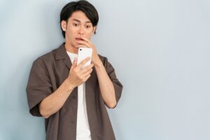 元カノがインスタをフォローしてきた心理|未練・復縁の可能性を判断
