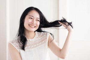 好きな髪型にしてくれる女は本命?男性の理想に寄せる恋愛心理を分析