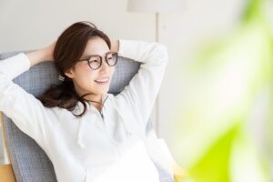 たまにメガネをかける女性はなぜ可愛い?男ウケ&モテる理由