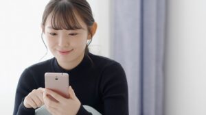 大人しい女性の職場での脈ありサインと見抜き方とアプローチ方法
