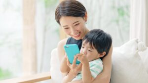 母親が男の子の方が可愛いと感じる理由と娘への影響・注意点