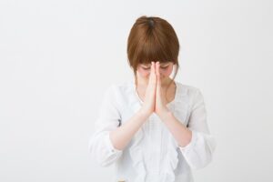 彼氏とお泊まりで親に言うべき?安心させる言い訳と内緒にするリスク