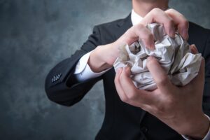 付き合ってないのに拗ねる男性が嫉妬する心理と対処法