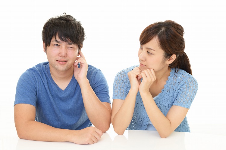 わざと嫉妬させる男への対処法と心理・本音を徹底解説