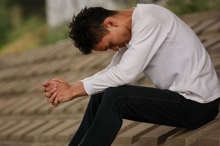 彼女の元カレに嫉妬が止まらない男性の心理と別れを防ぐ対処法
