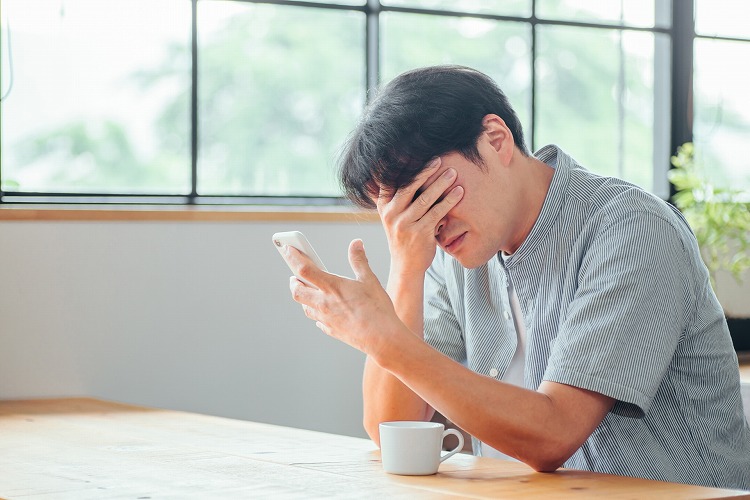 親が倒れたと嘘の病名で会社を休むデメリットと懲戒解雇リスク