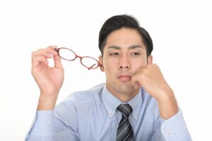 思い通りにならないと拗ねる男の性格・心理と職場での対処法