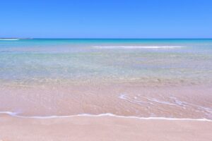 一人で海を見に行く女の心理・特徴と静けさに癒される理由